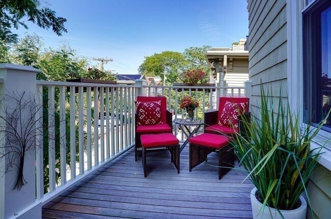 Building Photo - 98 Amory St