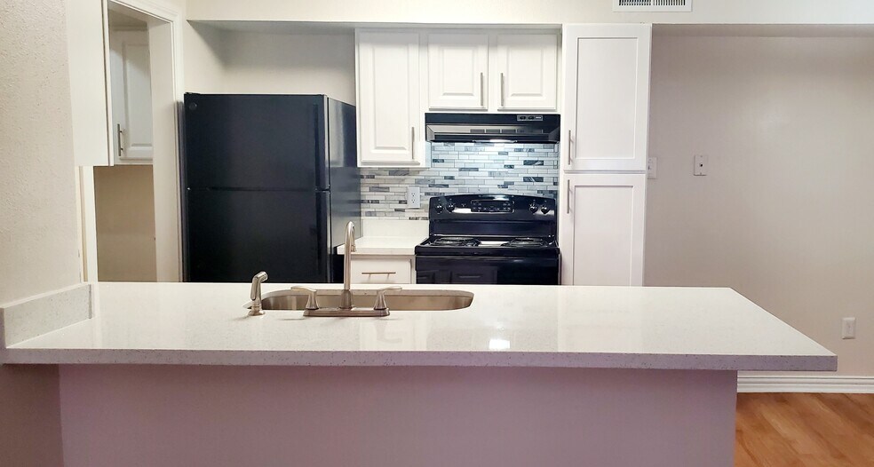 B2DQ - Lakewood Apartments