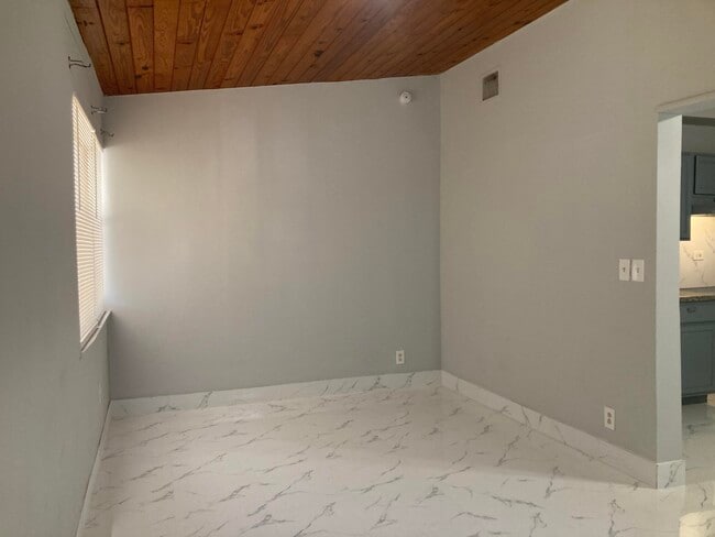 Building Photo - 3630 SW 46th Ave