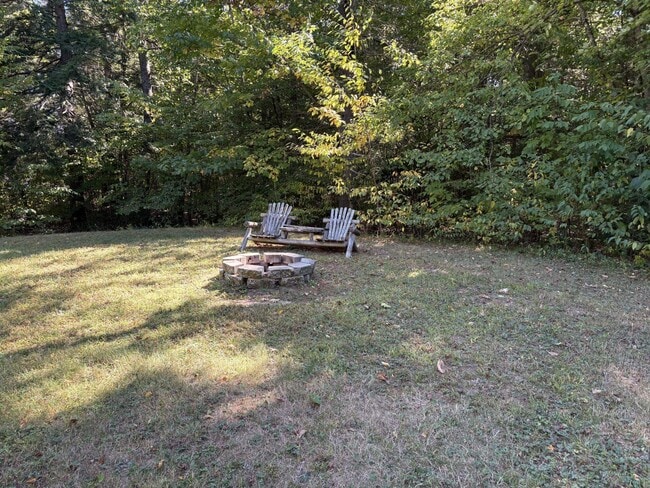 Building Photo - 162 Meadows Dr