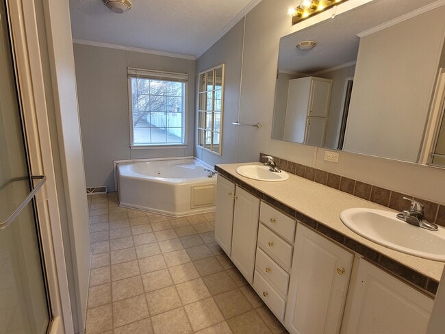 Building Photo - 410 Birch Dr