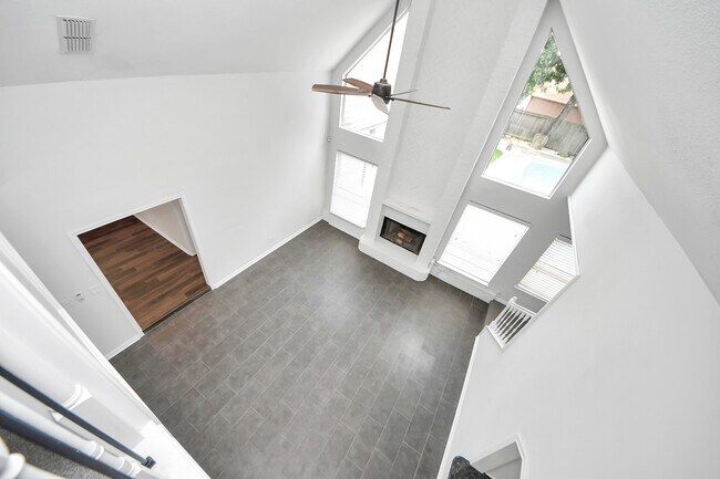 Building Photo - 5310 Oak Cove Dr