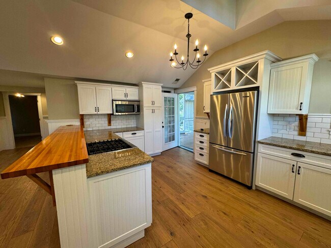 Building Photo - 7822 Lakewood