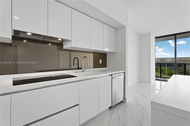 Building Photo - 1170 E Hallandale Beach Blvd