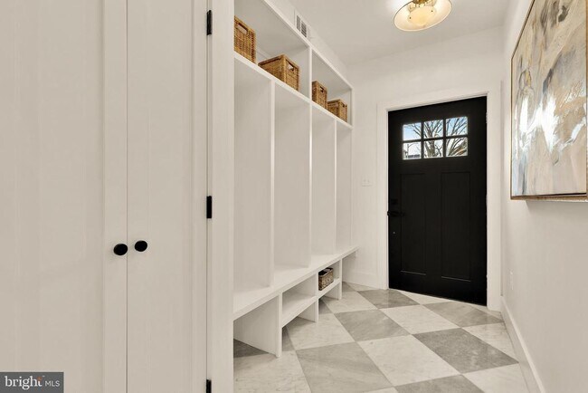 Building Photo - 1706 Bay St SE