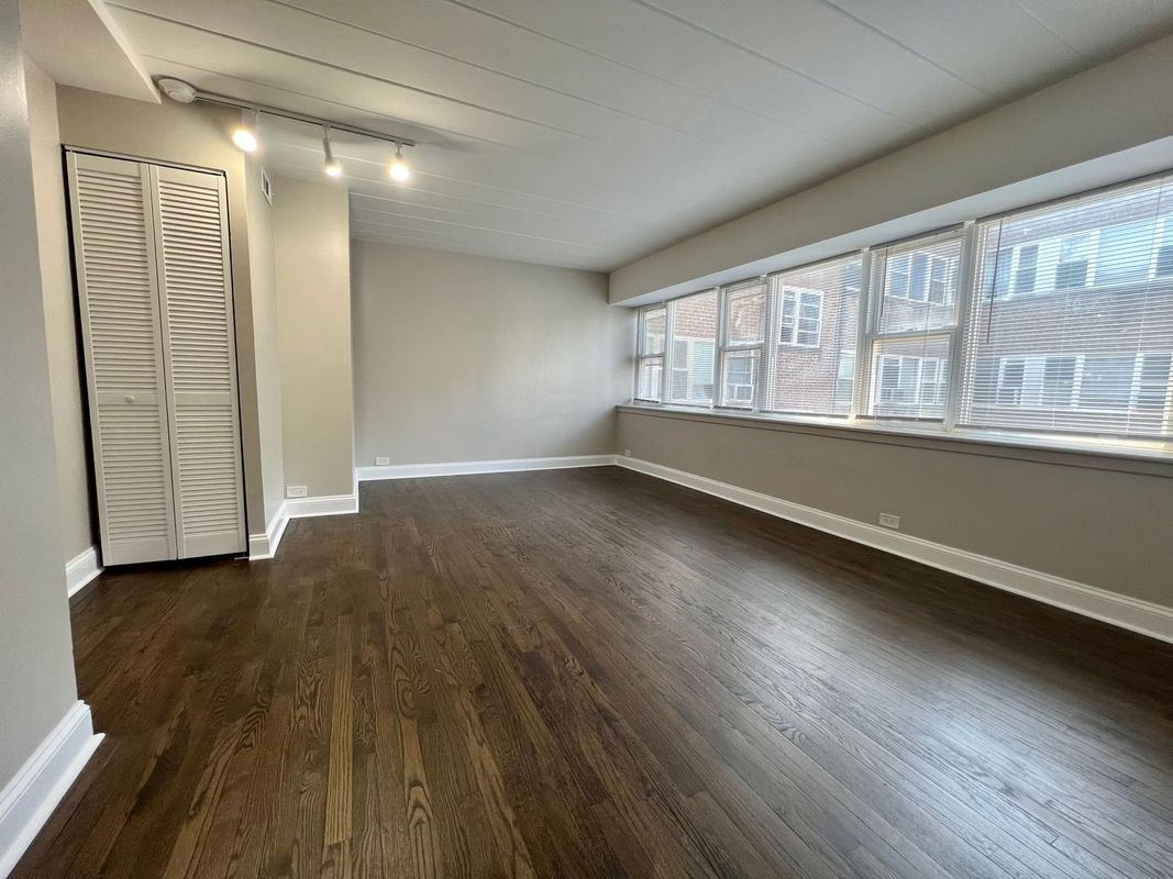 Building Photo - 6023 N Fairfield Ave