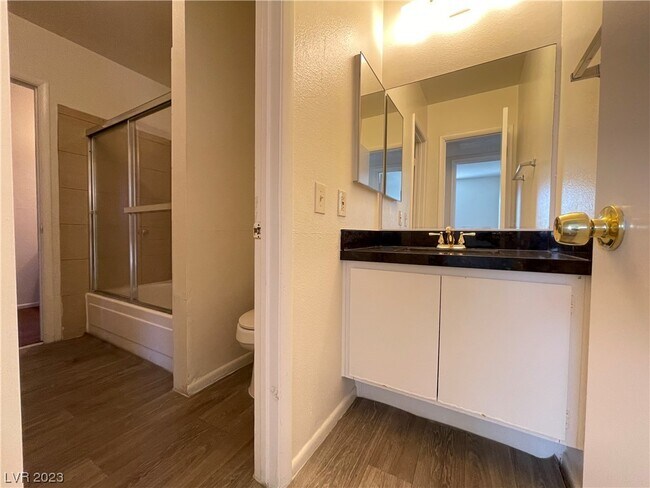 Building Photo - 574 Roxella Ln