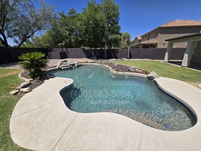 Building Photo - 1005 E Stirrup Ln