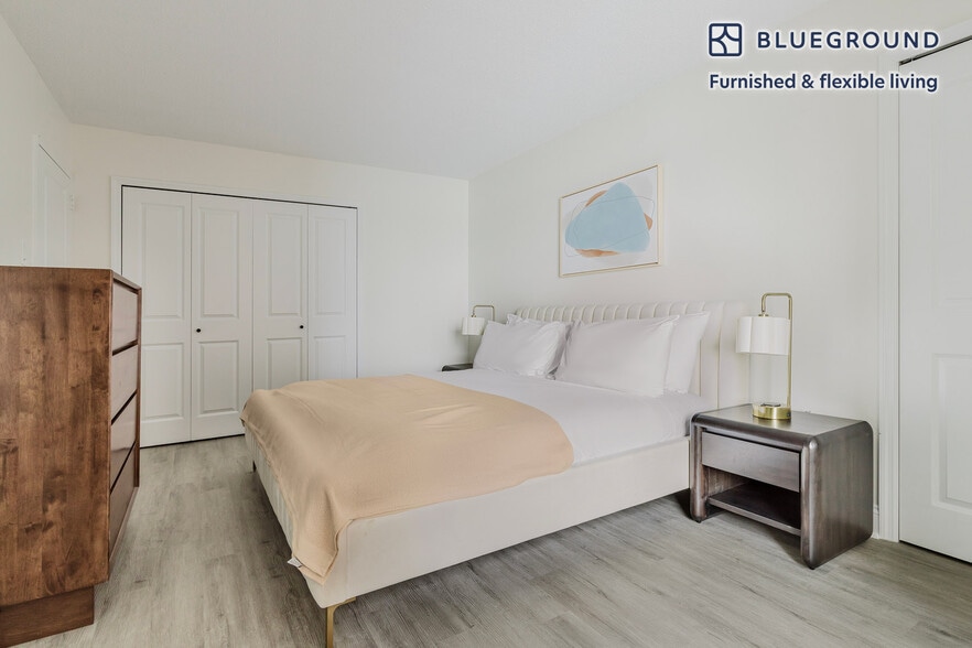 Building Photo - 30 Waterside Plaza