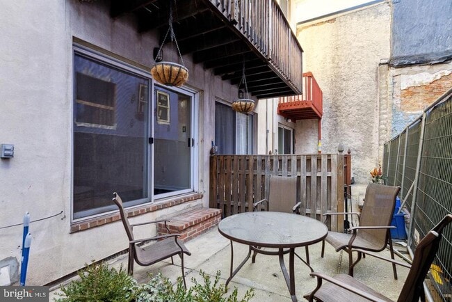 Building Photo - 830 Kater St