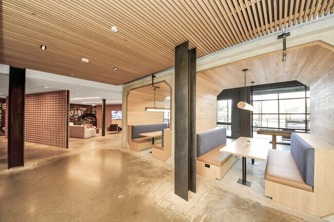 Building Photo - 2810 Riverby Rd