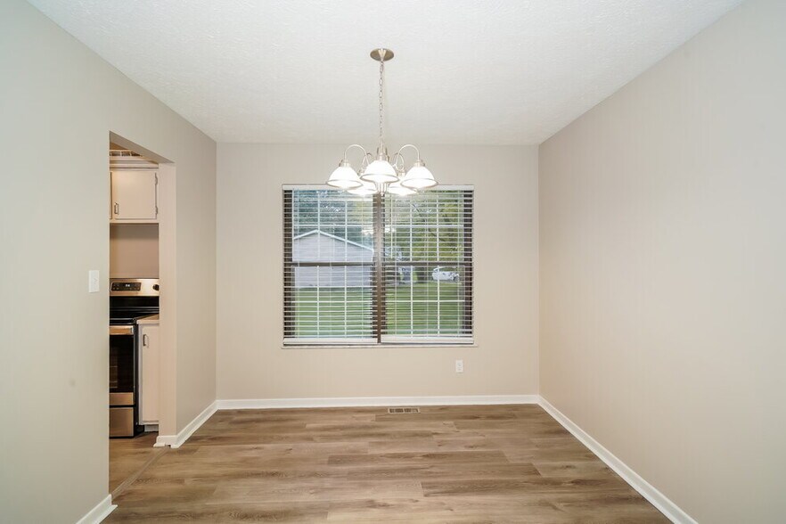 Building Photo - 3420 Wedgewood Dr