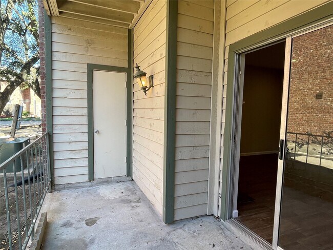 Building Photo - 6500 Harbor Town Dr