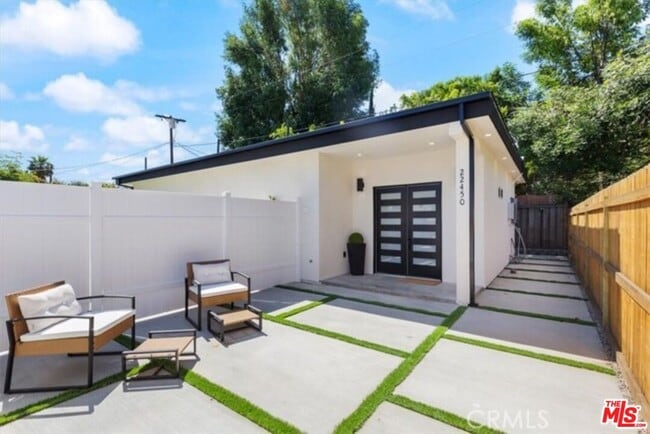 Building Photo - 22450 Dolorosa St