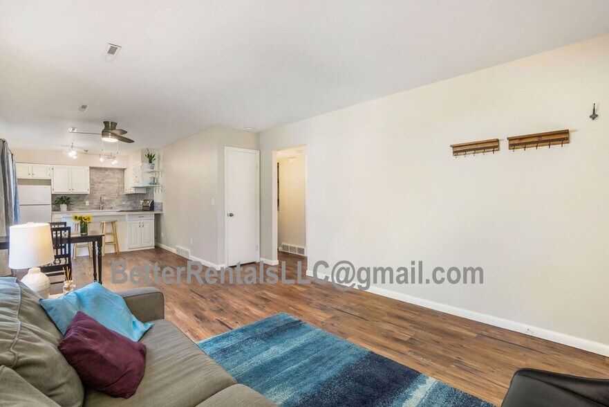 Building Photo - 636 Irish Dr