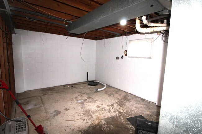 Building Photo - 5071 Albany Dr