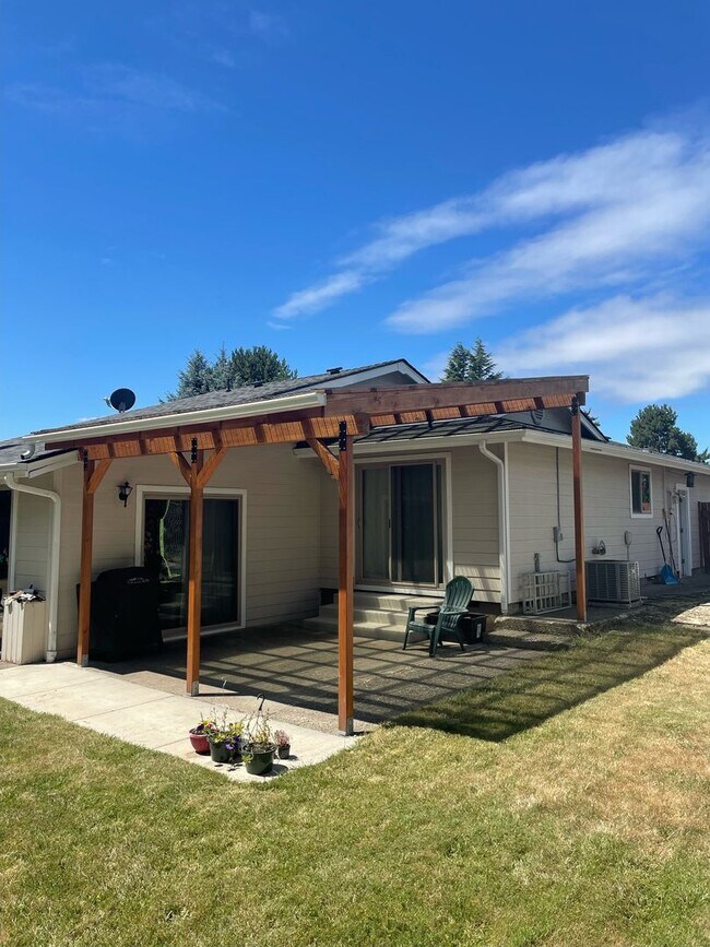 Building Photo - Available August 1st for You!  Beautiful P...