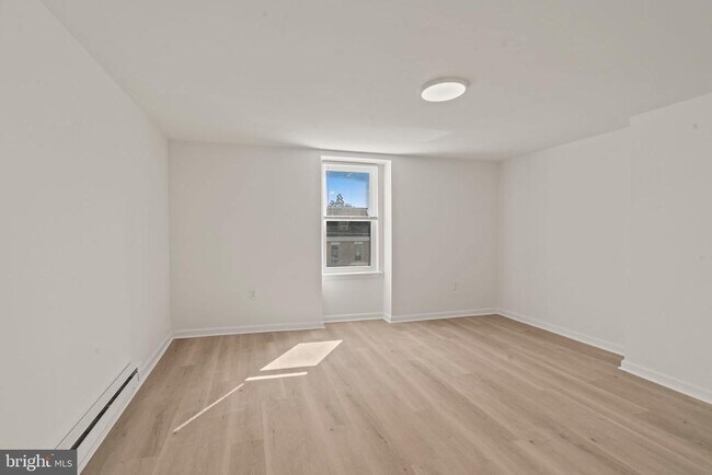 Building Photo - 19 W Seymour St