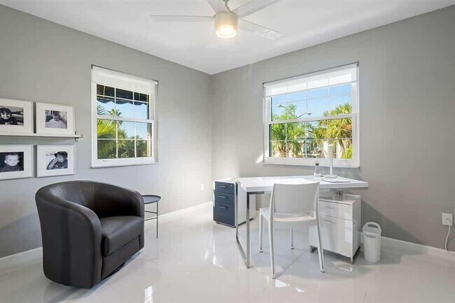 Building Photo - 119 Waterside Dr