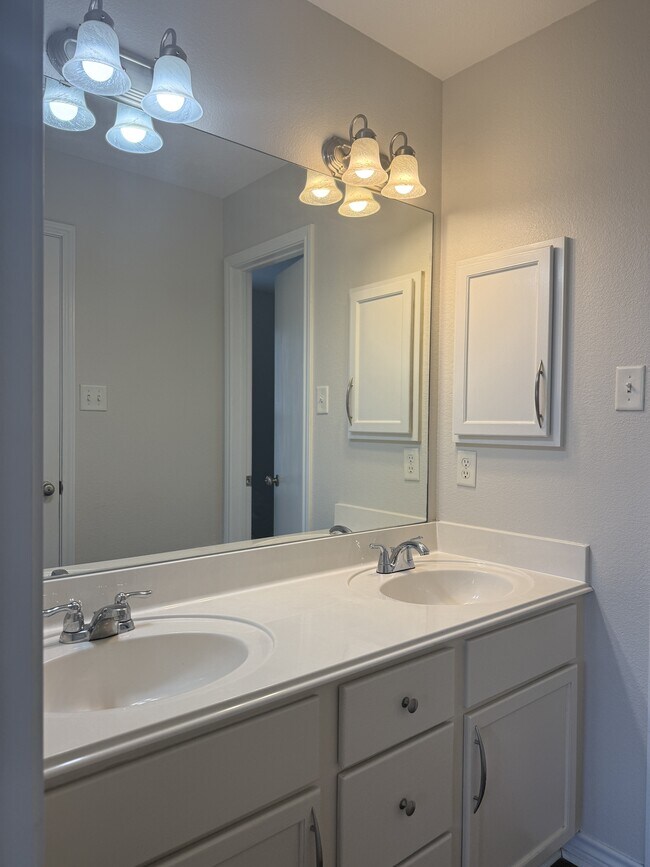 Building Photo - 4039 Southern Trace Dr