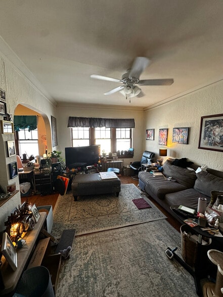 Building Photo - 4442 N Oakland Ave