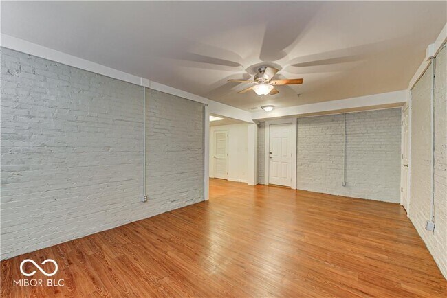 Building Photo - 655 E 24th St