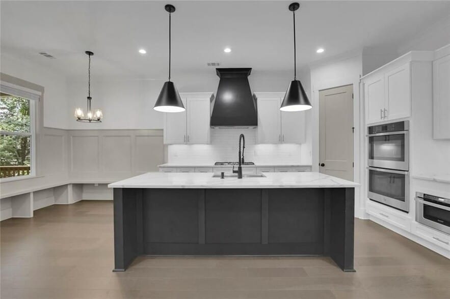 Building Photo - 6181 Shoreland Cir