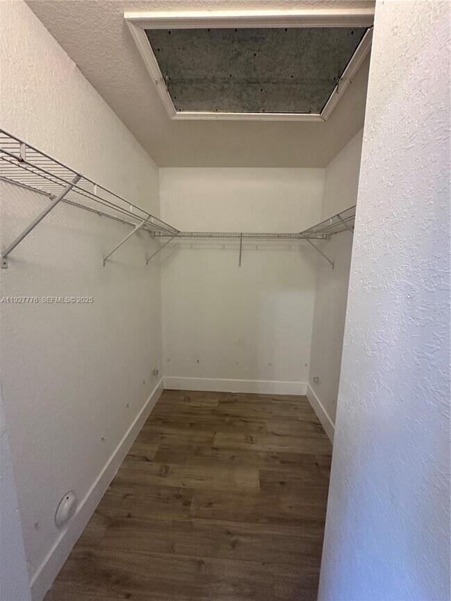 Building Photo - 1481 SE 24th Ct