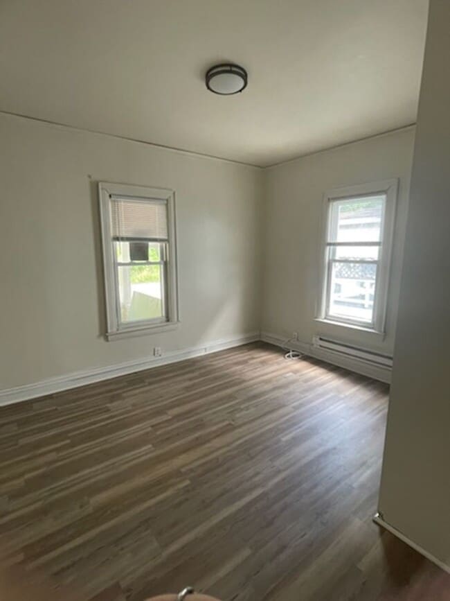 Building Photo - Newly Renovated Two Bedroom Home on Washington Street West