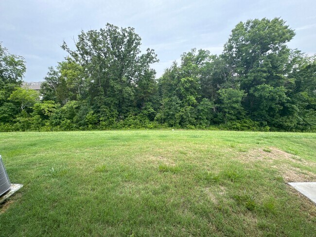 Building Photo - Beautiful 3BR/2.5BA Townhome in a Prime Lo...