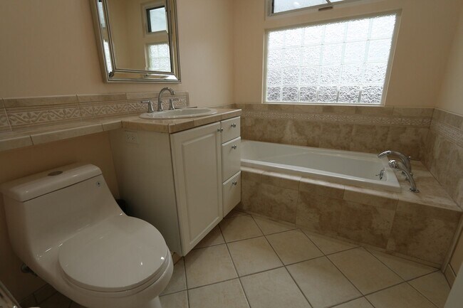 Building Photo - Westchester Home in Kentwood Neighborhood