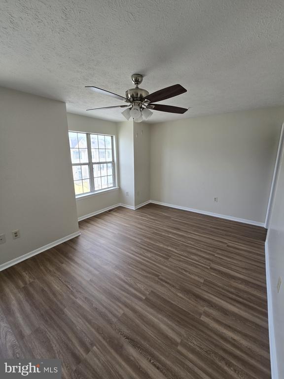 Building Photo - 6328 S Lake Ct