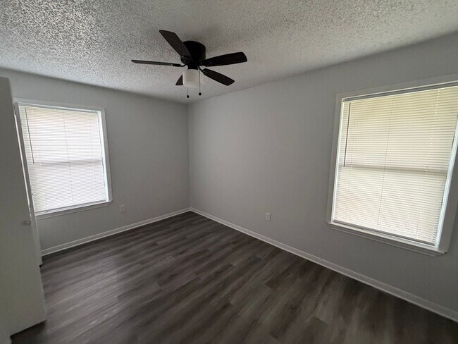 Building Photo - Freshly updated and move-in ready, this 4 bedroom, 2 bath home in Copperas Cove