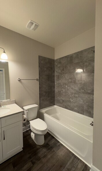 Upstairs Bathroom - 9676 Nature Creek Blvd