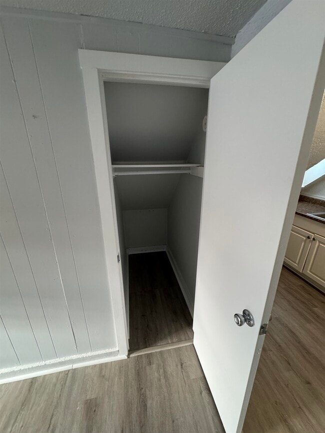 Building Photo - 30 Ledge St