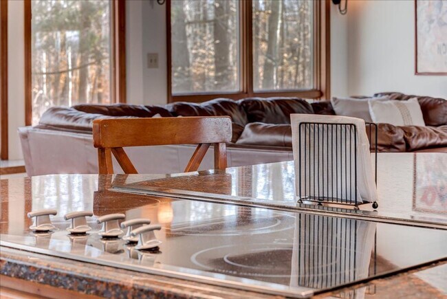 Building Photo - 441 Burlingham Rd