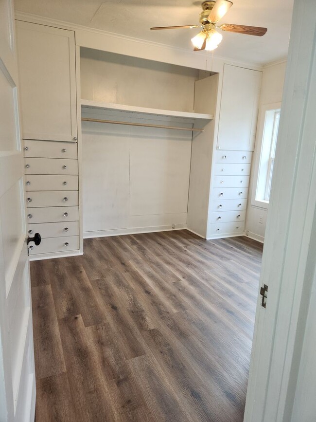 Building Photo - 3-bedroom 1 bath single family dwelling