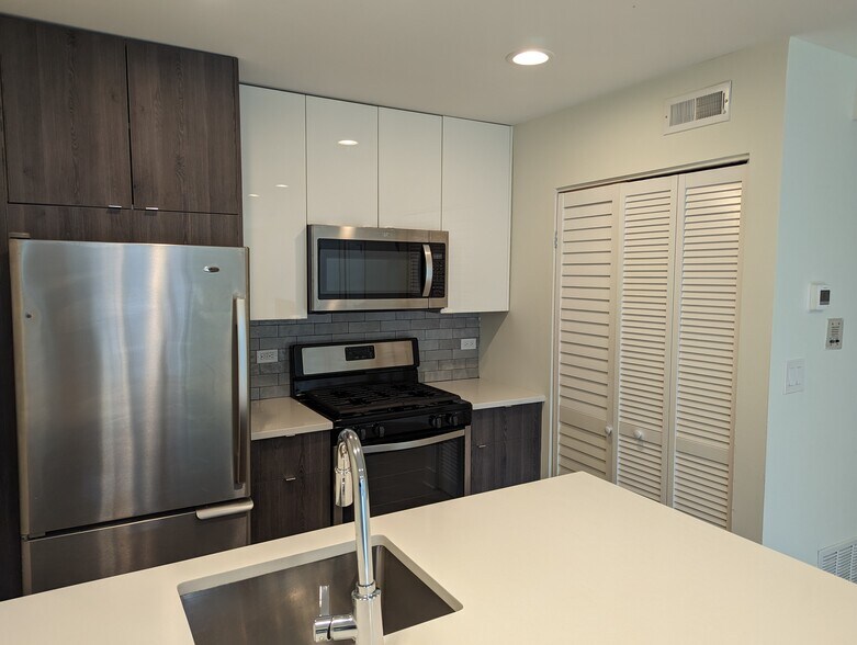 Building Photo - 1014 W Grace St