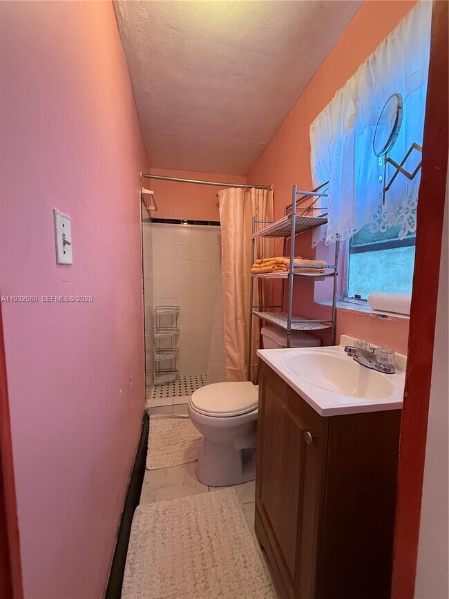 Building Photo - 3830 SW 11th St