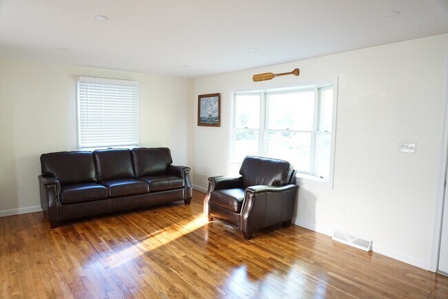 Building Photo - 21 Heritage Cir