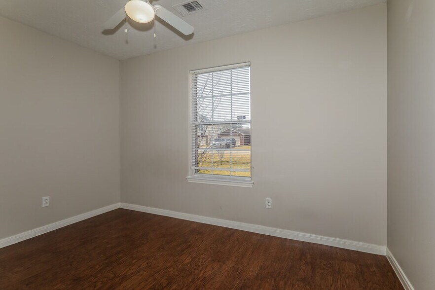 Building Photo - 16213 N View Ct