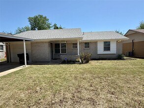 Building Photo - 800 N Markwell Ave