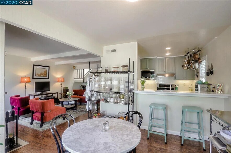 Building Photo - 34 Mozden Ln