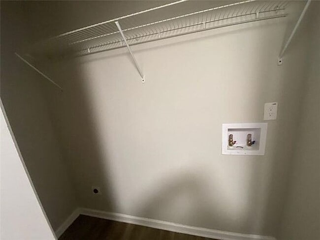 Building Photo - 2490 Brentwood Rd