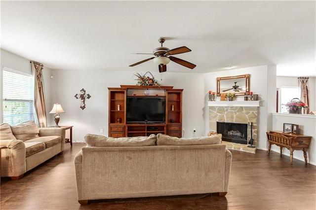 Building Photo - 807 Windflower Dr