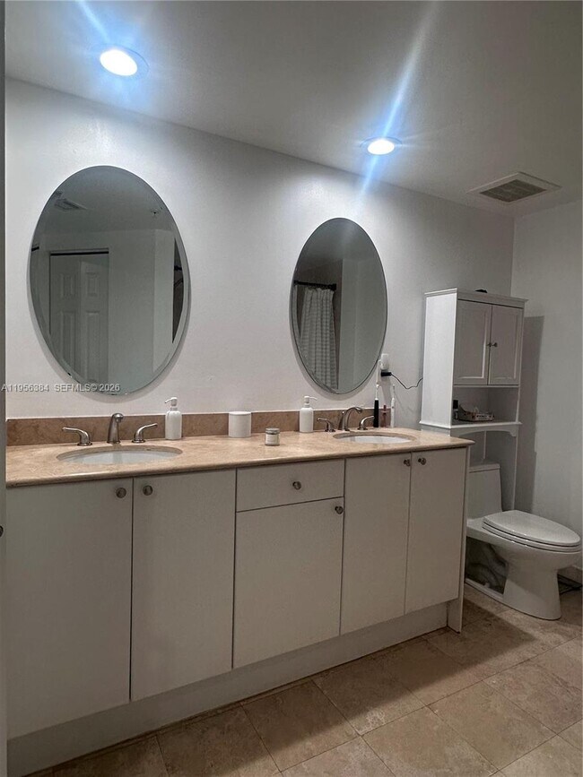 Building Photo - 1755 E Hallandale Beach Blvd