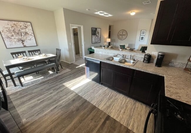 Building Photo - 10620 Pine Wy