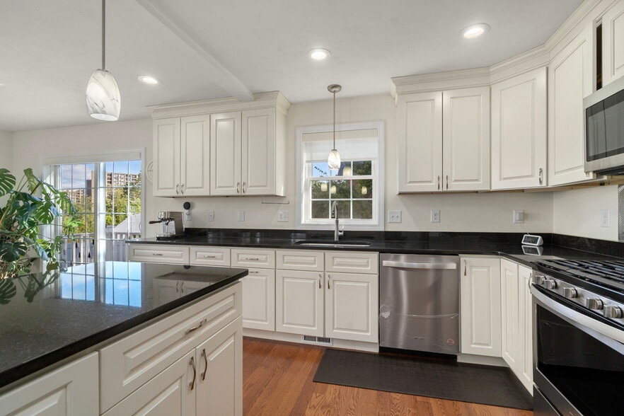 Building Photo - 4 Cherry Blossom Cir