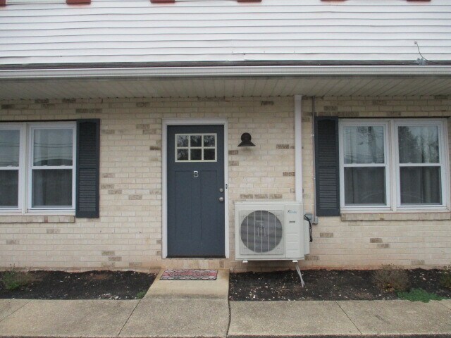 Entrance - 719 Valley St