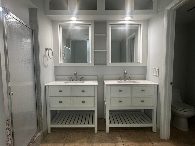 Building Photo - 417 4th Ln